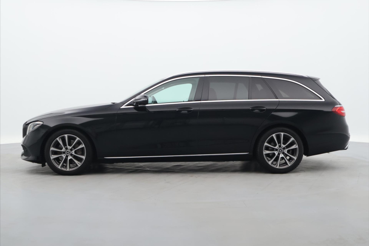 Mercedes-Benz Třídy E 2,0 300d 180kW DPH 360° Aut.