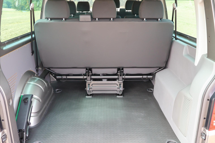 Volkswagen Transporter 2,0 TDI DSG Bulli Long 9-Míst