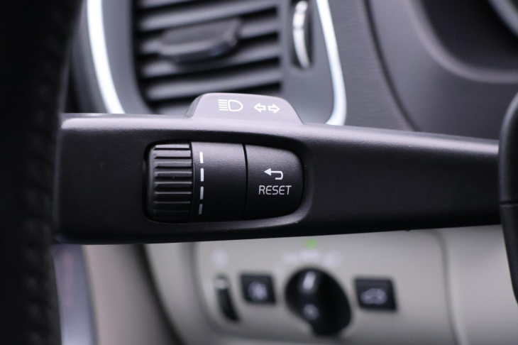 Volvo V40 2,5 T5 187kW Aut. Summum