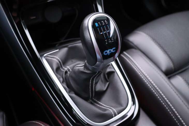 Opel Astra 2,0 T OPC 206kW Aut.klima