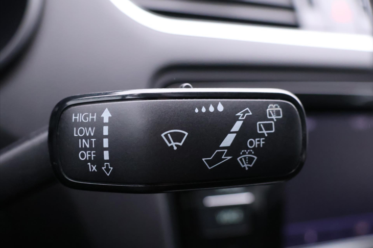 Škoda Octavia 1,8 TSI 132kW DSG Elegance CZ