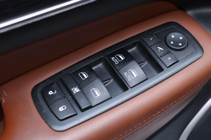 Jeep Grand Cherokee 3,0 CRDI 184kW Summit 4x4 CZ