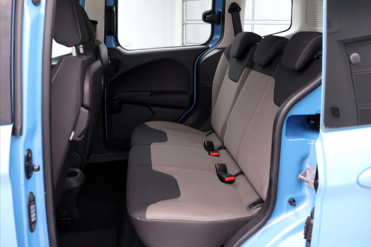 Ford Tourneo Courier 1,0 EB 74kW CZ  Titanium 1.Maj