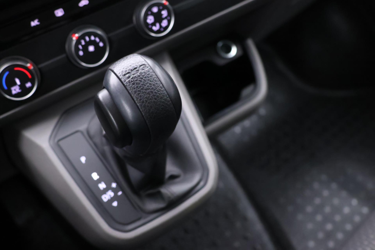 Volkswagen Transporter 2,0 TDI 110kW DSG 9-Míst DPH