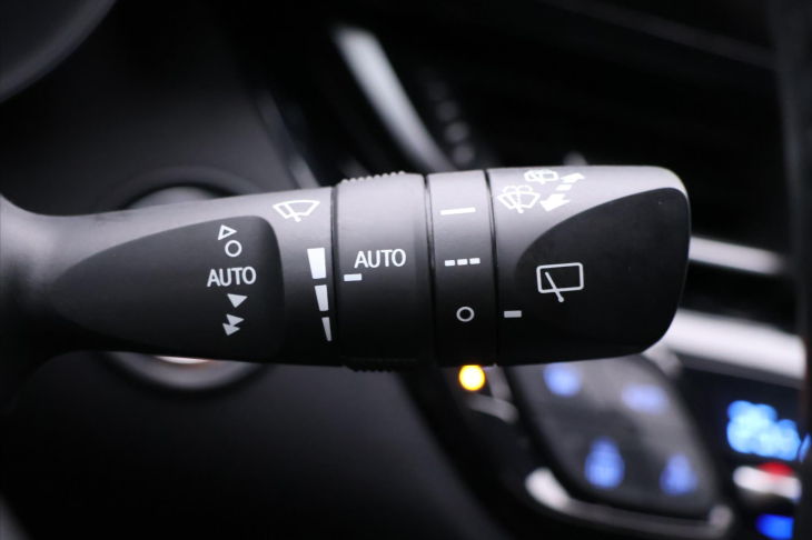 Toyota C-HR 2,0 E-CVT 112kW Executive