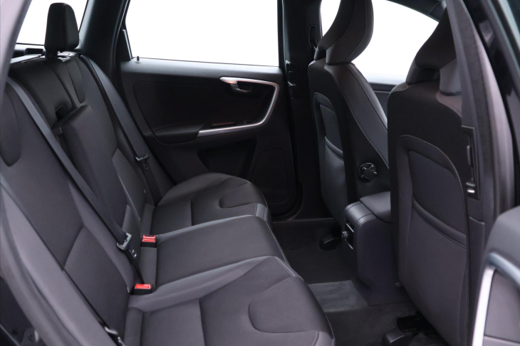 Volvo XC60 2,4 D4 133kW Aut. Momentum 4x4