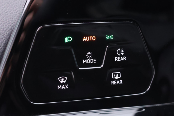 Volkswagen Golf 2,0 TDI 110kW DSG Style DPH