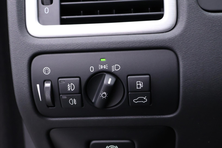 Volvo V70 2,4 D5 158 kW Summum