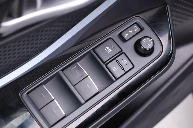 Toyota C-HR 2,0 E-CVT 112kW Executive