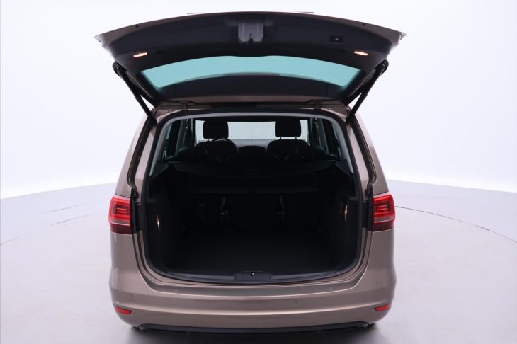 Volkswagen Sharan 2,0 TDI 4M CZ Highline DPH