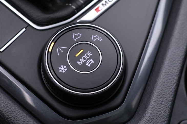 Volkswagen Tiguan Allspace 2,0 TSI DSG 4M R-Line 7Míst DPH