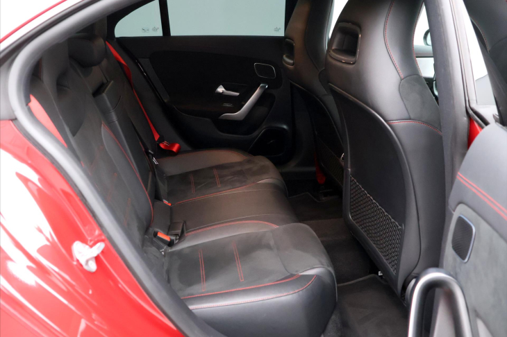 Mercedes-Benz CLA 2,0 35 AMG 225kW 4MATIC CZ