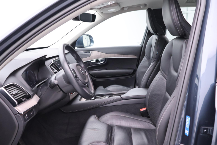 Volvo XC90 2,0 B5 AWD 173kW 1.Maj DPH CZ