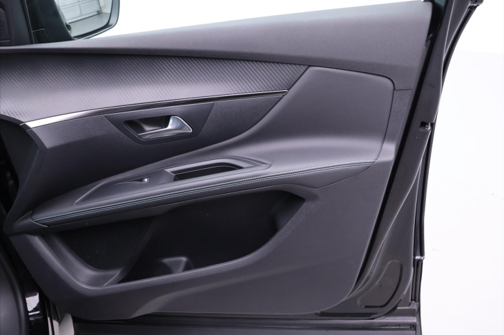 Peugeot 5008 1,2 PT 96kW Allure 7.Míst DPH