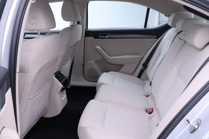 Škoda Superb 2,0 TDI 110 kW Style DSG CZ DPH