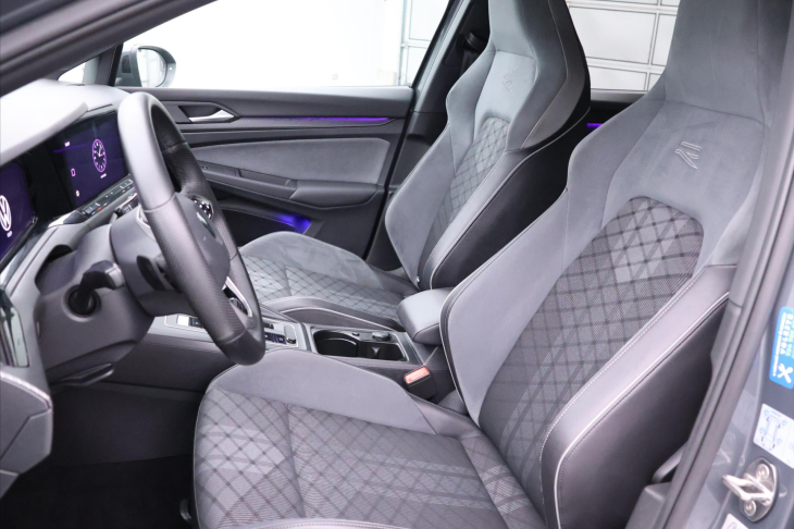 Volkswagen Golf 2,0 TDI R-line DSG Virtual DPH