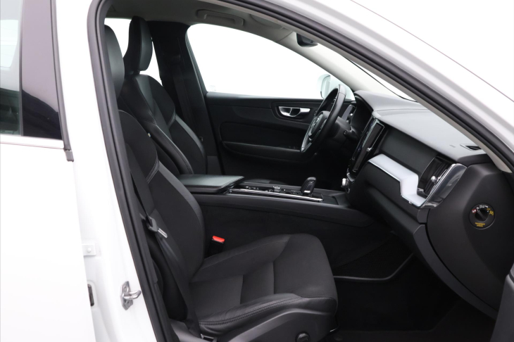 Volvo XC60 2,0 B4 Drive-E MomentumPro AWD
