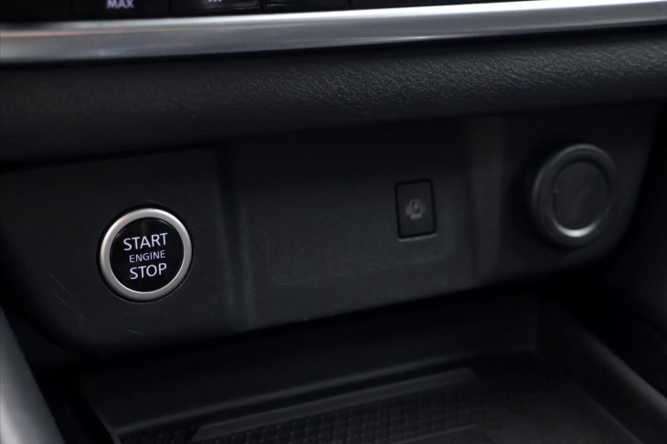 Nissan Qashqai 1,3 T-GDI N-Connecta CZ