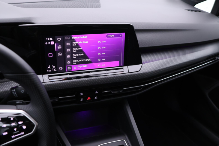 Volkswagen Golf 2,0 TDI DSG R-line Virtual DPH