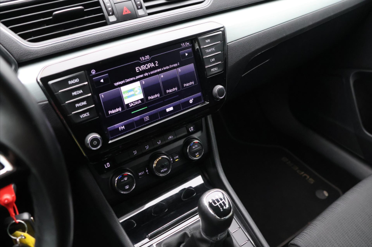 Škoda Superb 1,6 TDI Style 1.maj servis kn.