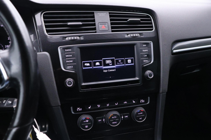 Volkswagen Golf 2,0 TDI 135kW DSG Serv.kniha