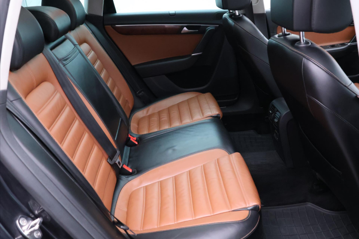 Volkswagen Passat 2,0 TDi 103kW Highline Kůže