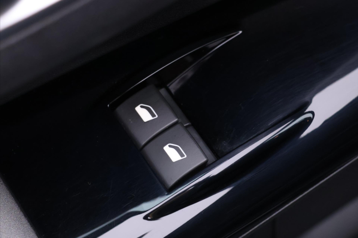 Citroën C4 Cactus 1,2 PT 81kW Aut. Shine Navi CZ