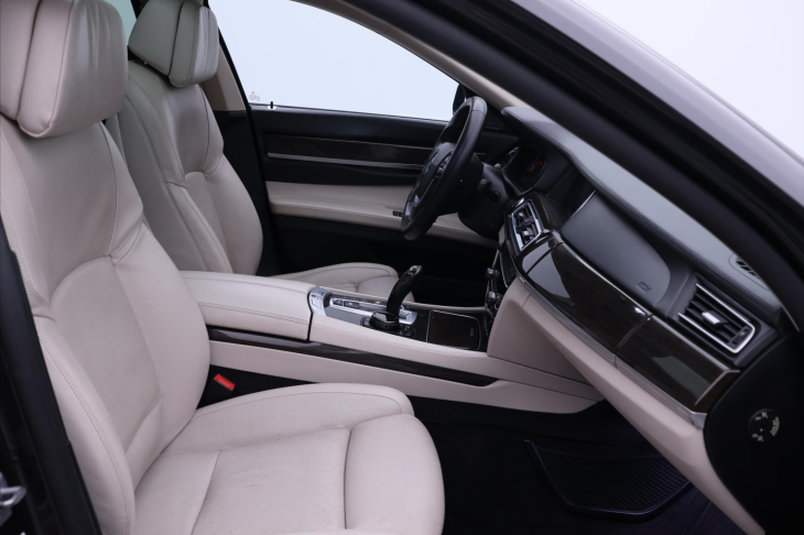 BMW Řada 7 3,0 190kW Xdrive ALU Kůže Šíbr