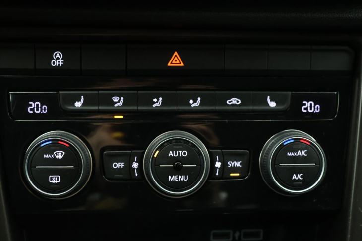 Volkswagen T-Roc 1,5 TSI DSG Design LED Tažné