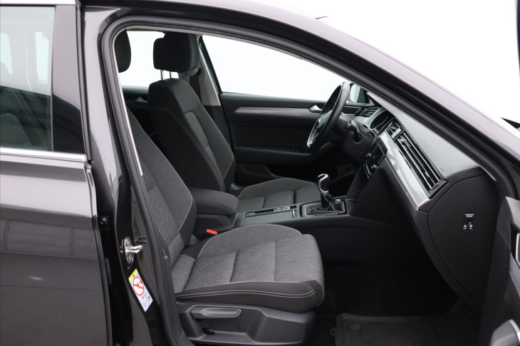 Volkswagen Passat 1,5 TSI 110 kW Business DPH CZ