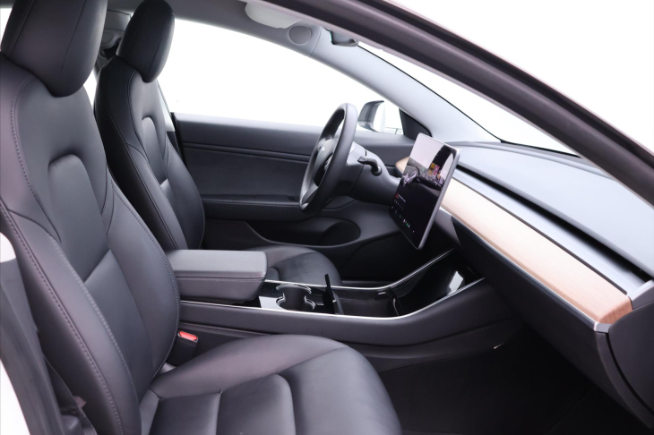 Tesla Model 3 Long Range AWD tažné DPH