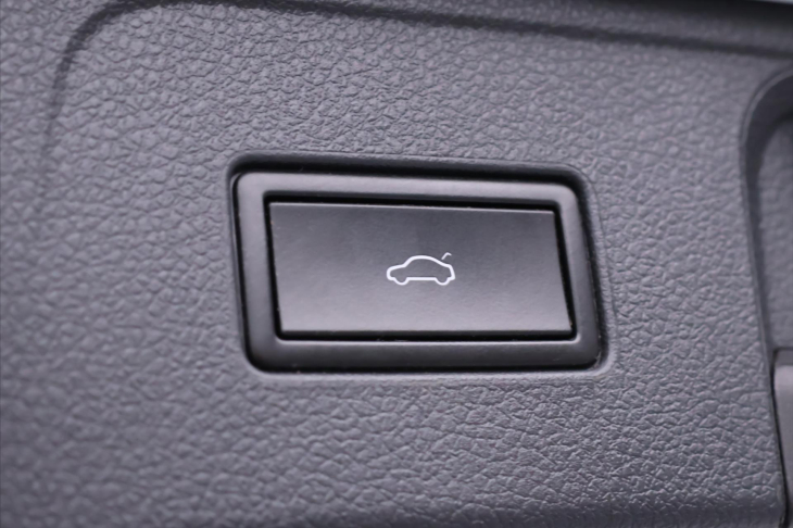 Volkswagen Passat 2,0 TDI 140kW R-Line DSG