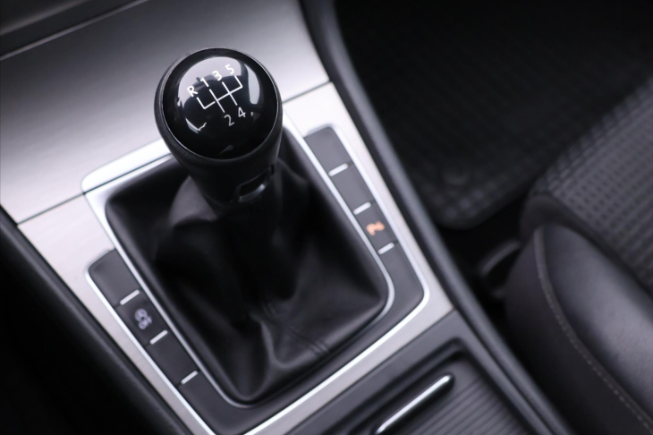 Volkswagen Golf 1,6 TDI Navi Aut.klima Kůže