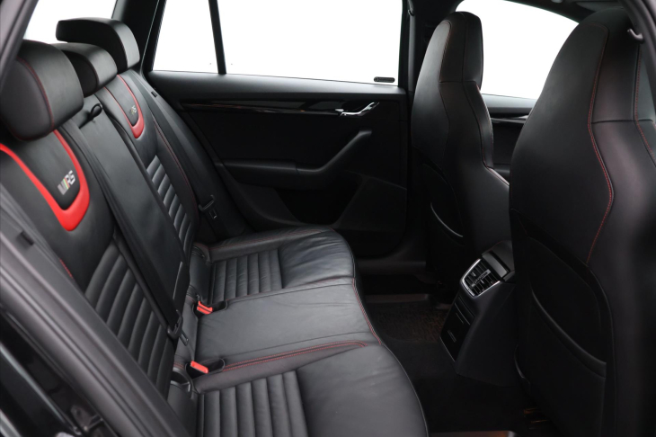 Škoda Octavia 2,0 TSI DSG RS230 CZ Challenge