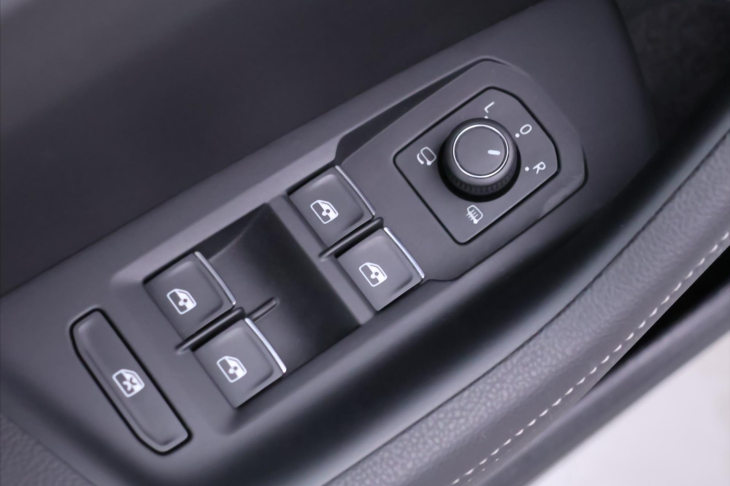 Volkswagen Passat 1,5 TSI DSG R-line Matrix DPH