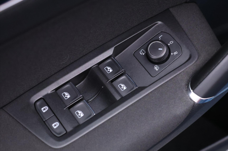 Volkswagen Touran 2,0 TDI DSG CZ Highline 7-Míst