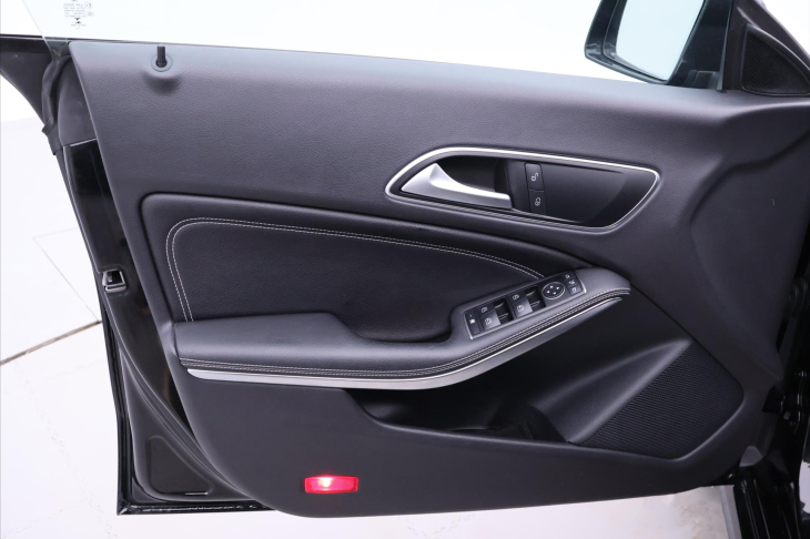 Mercedes-Benz CLA 2,0 250 155kW 4Matic Xenon