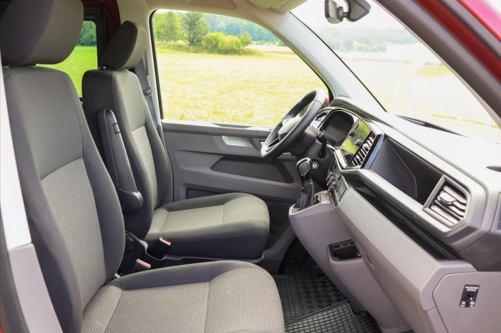 Volkswagen Transporter 2,0 TDI DSG DR 8-Míst Bulli