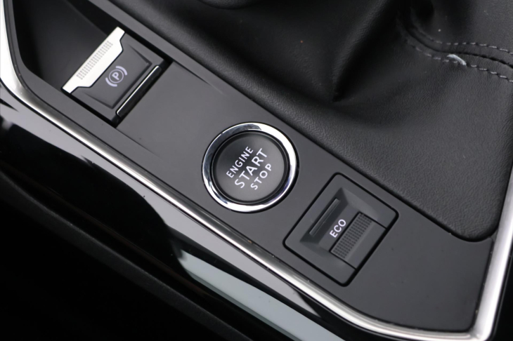 Peugeot 3008 1,5 BlueHDi 96Kw CZ DPH