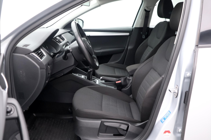 Škoda Octavia 1,6 TDI 77 kW Elegance Aut.klima