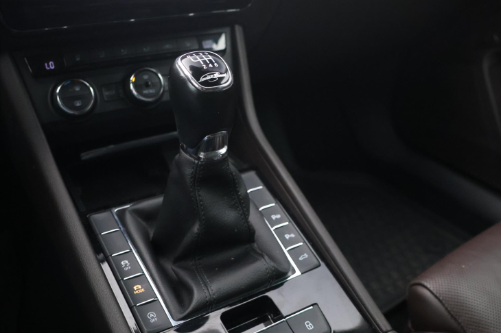 Škoda Superb 2,0 TDI 140kW L&K Navi CZ