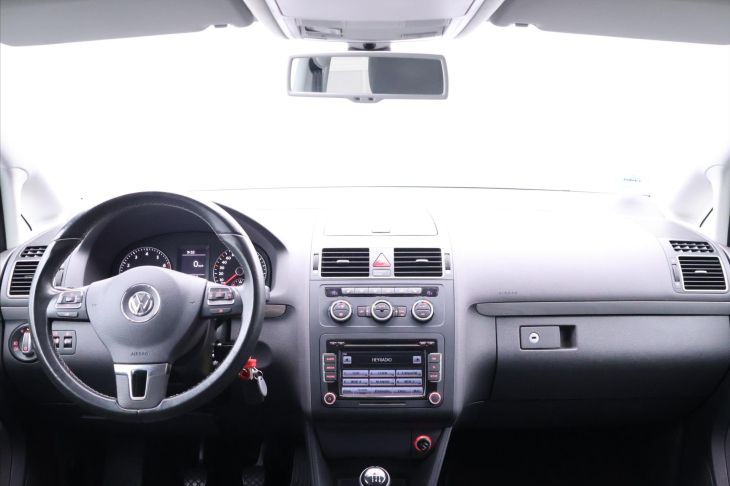 Volkswagen Touran 1,2 TSI Match 7-Míst Serv.kniha