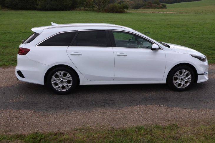Kia Ceed 1,5 T-GDI 117kW DCT TOP DPH CZ