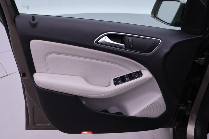 Mercedes-Benz Třídy B 1,6 180 90kW Aut.klima Navi