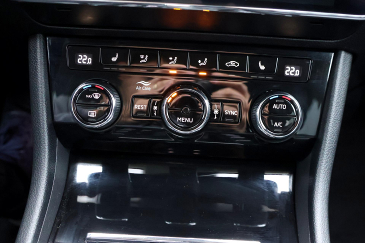 Škoda Superb 2,0 TDI DSG Style+  Navi ACC