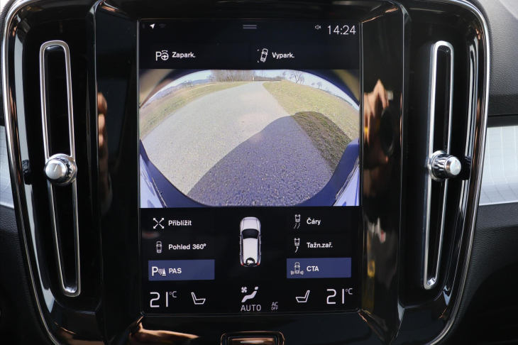 Volvo XC40 2,0 D4 AWD Panorama Tažné