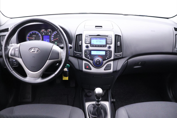 Hyundai i30 1,6 i 92kW CZ Klima STK 10/27