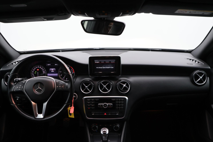 Mercedes-Benz Třídy A 1,6 200 115kW Sport