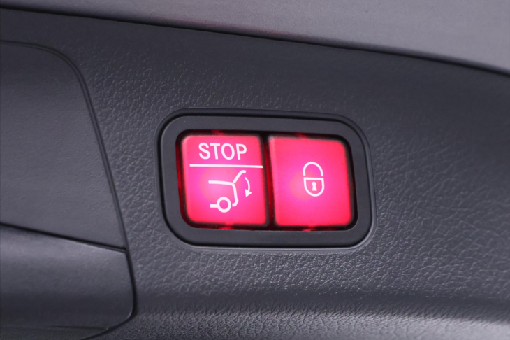 Mercedes-Benz GLA 2,0 220d 140kW 4Matic CZ LED