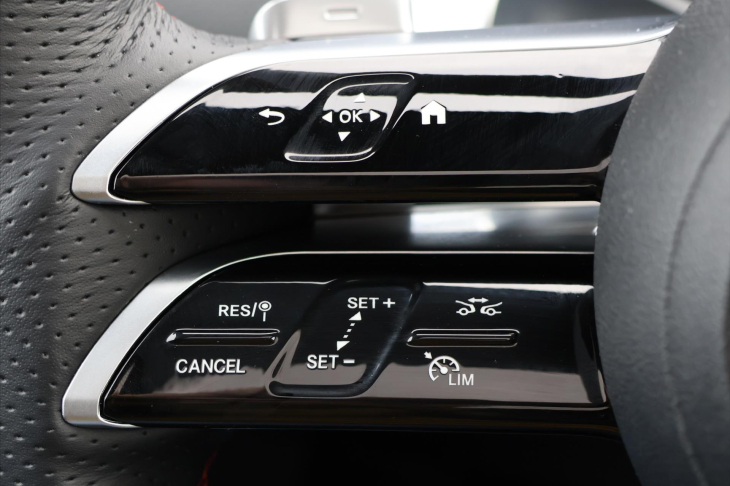 Mercedes-Benz GLB 2,0 220 4MATIC AMG Premium Plus